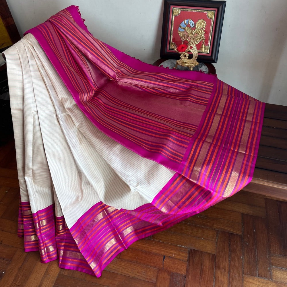 Varisei pettu, in beige and Rani pink Kanchipuram silk